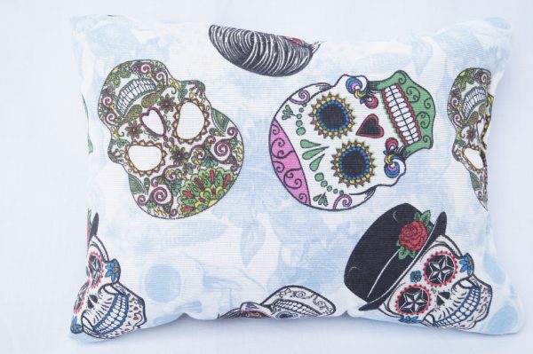 107-2_72-2-vankus-tanis-lebky.jpg Lavendelkissen Tanis – weiches Duftkissen mit außergewöhnlichem Totenkopf-Motiv