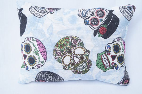 107_tanis-lebky.jpg Lavendelkissen Tanis – weiches Duftkissen mit außergewöhnlichem Totenkopf-Motiv