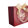 187-1_darcekova-taska-cervena-elegantna-pre-1-2-sviecky.png Elegante rote Geschenktasche – für 1 bis 2 Kerzen