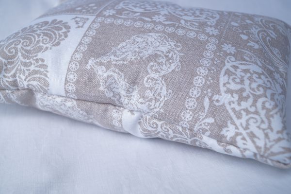Lavendelkissen Amore Granate – bordeauxfarbenes Dekokissen mit Lavendel