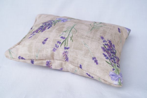 80-1_48-1-vankus-levandula-s-maslou.jpg Lavendelkissen mit Schleife – romantisches Duftkissen mit Lavendel