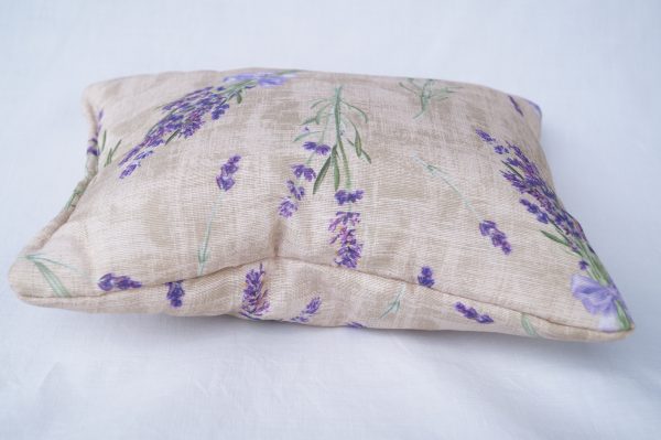 80-3_48-3-vankus-levandula-s-maslou.jpg Lavendelkissen mit Schleife – romantisches Duftkissen mit Lavendel