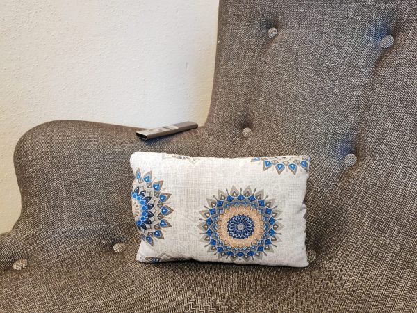 92-2_da.jpg Lavendelkissen Blaue Blumen – beruhigendes Duftkissen mit wunderschönem Blumenmotiv